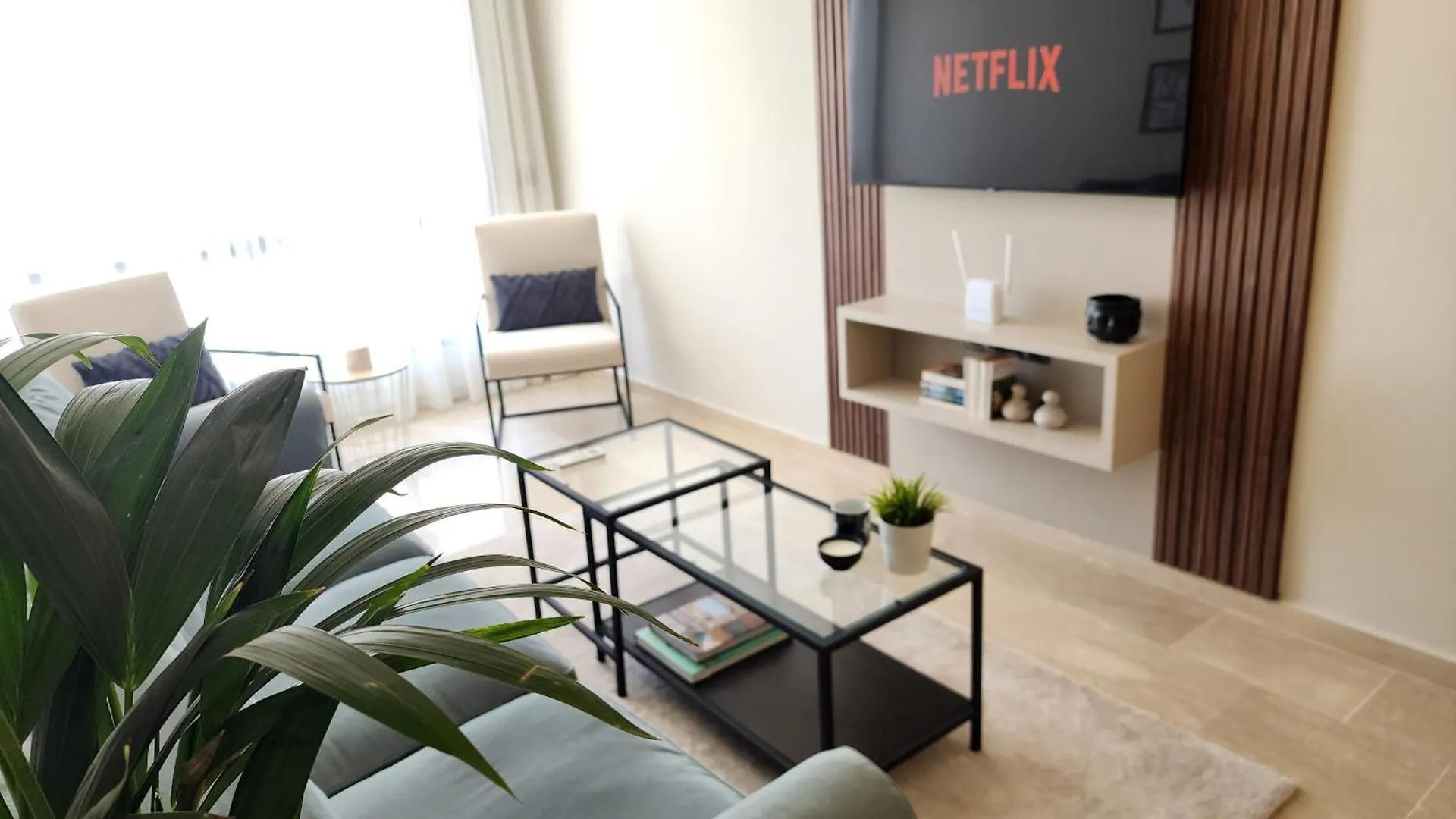 The 51 Hermitage By Ib Signature - Elegant 1Br, Peaceful - 24 X7 Security - Self Check-In - Parking - City View With Terrace - Walk To Cafes! City Centre & Tram Casablanca Apartman
