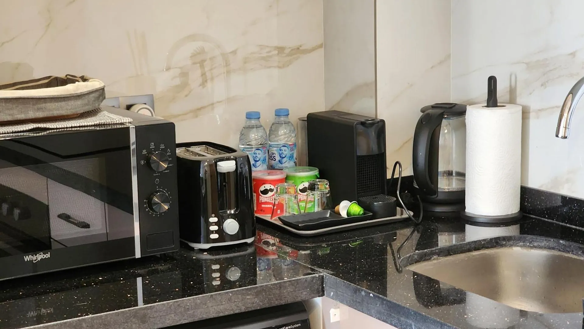 Apartman The 51 Hermitage By Ib Signature - Elegant 1Br, Peaceful - 24 X7 Security - Self Check-In - Parking - City View With Terrace - Walk To Cafes! City Centre & Tram Casablanca
