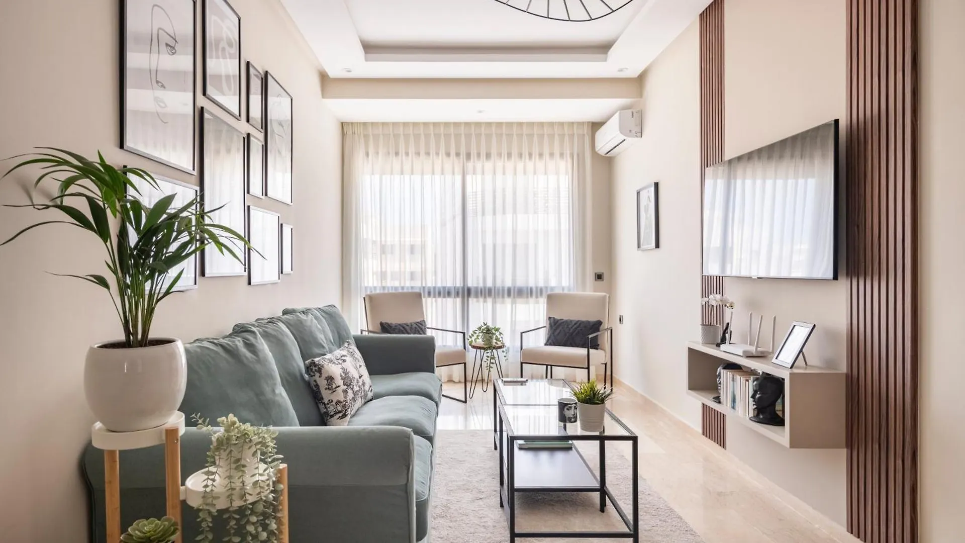 The 51 Hermitage By Ib Signature - Elegant 1Br, Peaceful - 24 X7 Security - Self Check-In - Parking - City View With Terrace - Walk To Cafes! City Centre & Tram Casablanca